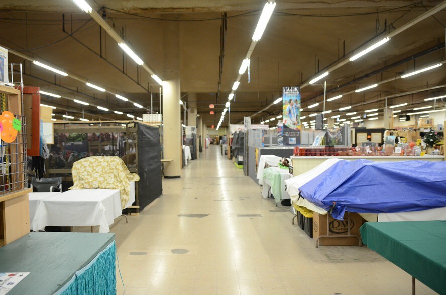 More Photos Of 2301 S Meridian Ave, Wichita Warehouse For Sale