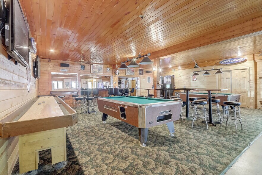 More Photos Of 711 W Racine St, Jefferson Restaurant For Sale