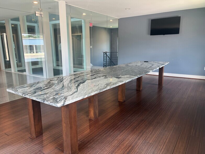 More Photos Of 5200 Fort Ave, Lynchburg Office For Sale