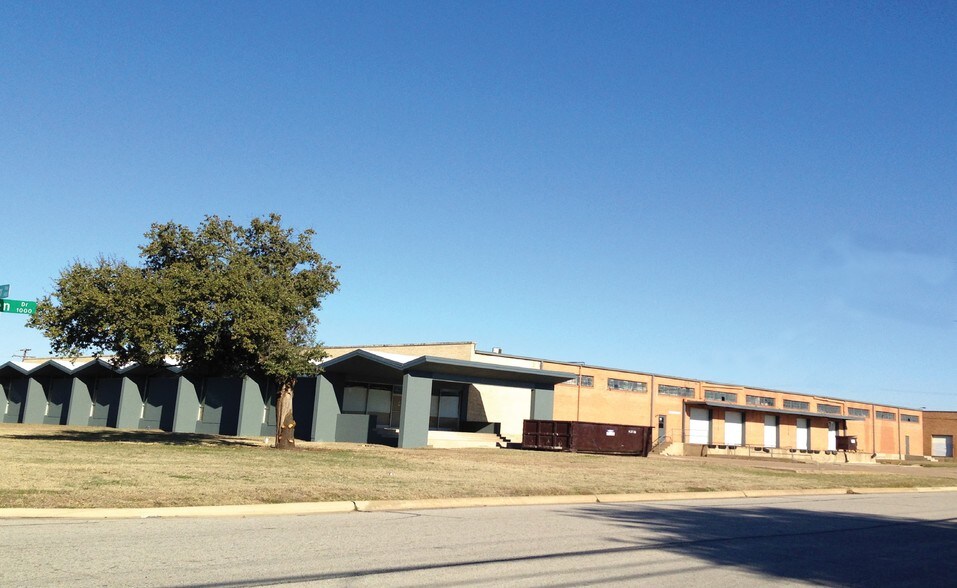 More Photos Of 8400 Ambassador Row, Dallas Warehouse For Lease