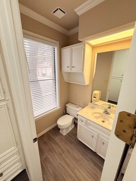 More Photos Of 12343 Hymeadow Dr, Austin Office For Lease