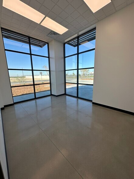 More Photos Of 31242 DenBeste Court, Shafter Warehouse For Lease
