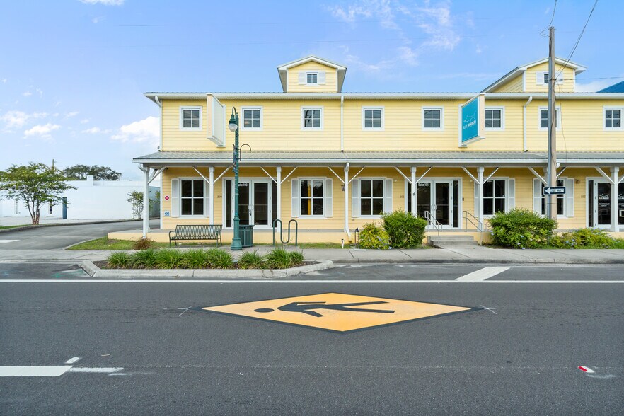 More Photos Of 410 S Hopkins Ave, Titusville Storefront For Lease