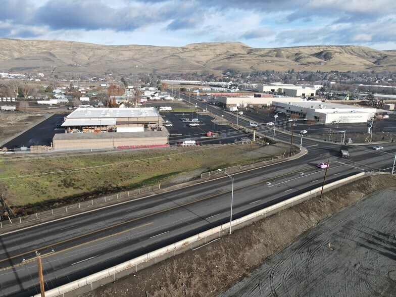 More Photos Of 104 Butterfield Rd, Yakima General Retail For Sale