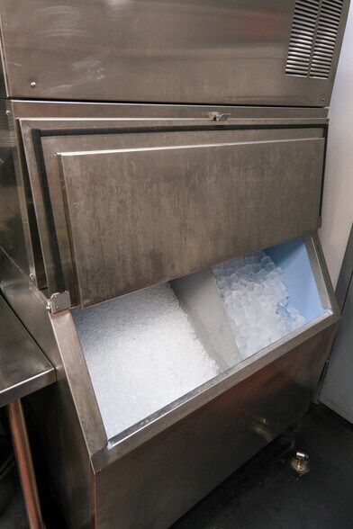More Photos Of 220 E Coffee St, Greenville Restaurant For Lease
