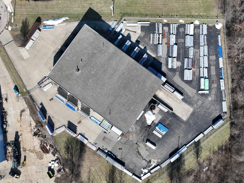 More Photos Of 2015 Stapleton Ct, Forest Park Warehouse For Sale