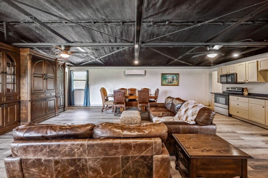More Photos Of 825 Monarch Trail, Stephenville Specialty For Sale