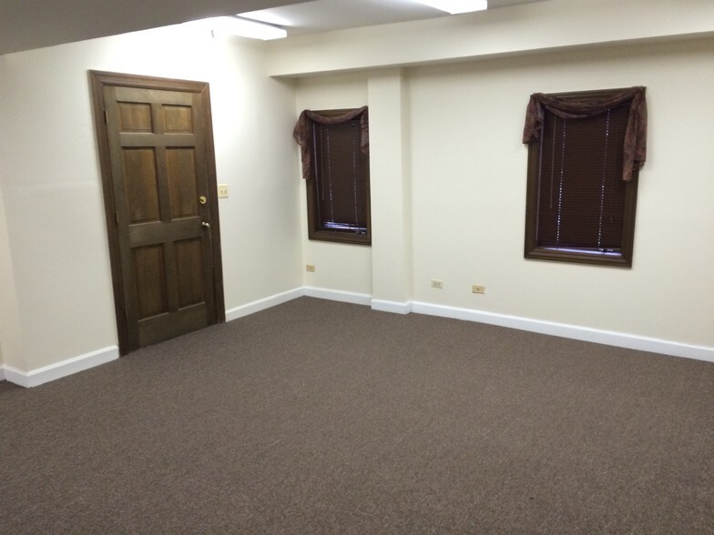 More Photos Of 475 River Bend Rd, Naperville Office For Lease