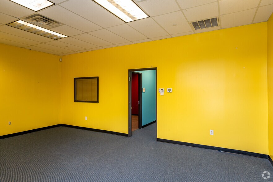 More Photos Of 202-204 N Dooley St, Grapevine Medical For Sale