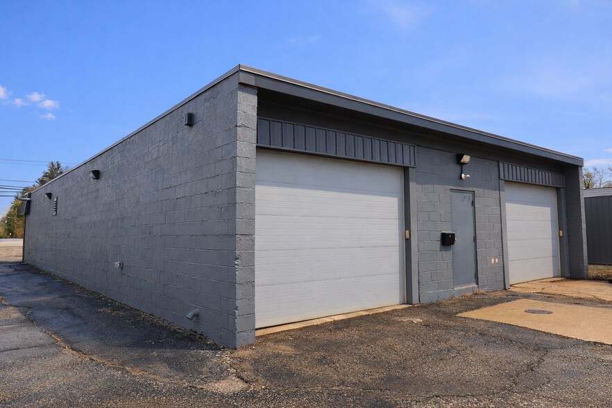 More Photos Of 921 Broad St, Wadsworth Auto Repair For Sale