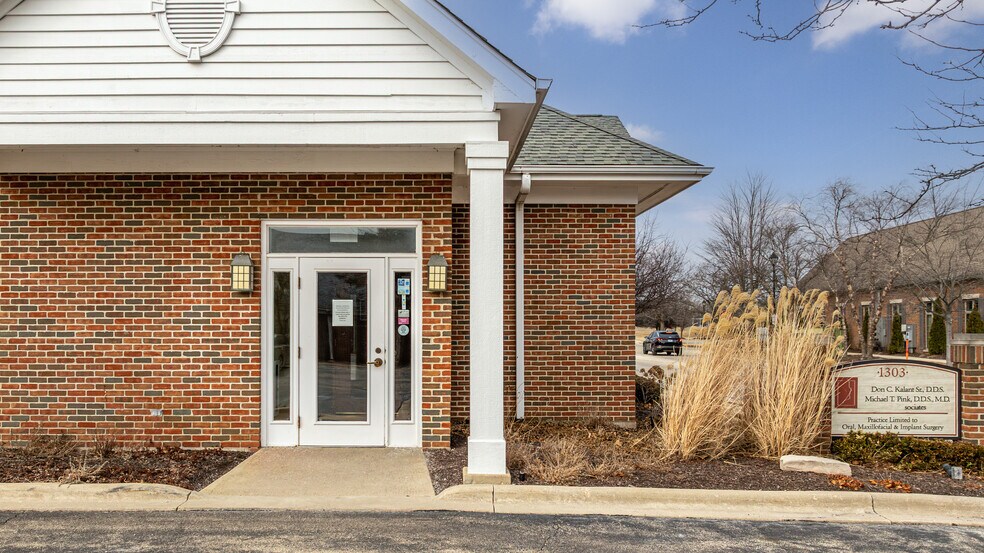 More Photos Of 1303 Macom Dr, Naperville Medical For Lease