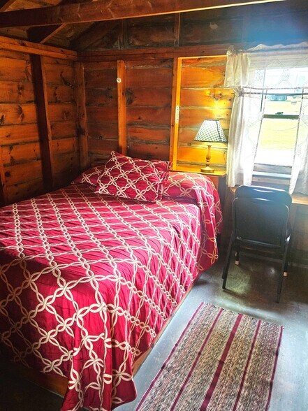More Photos Of 24 Harris Point Rd, Eastport Hotel For Sale