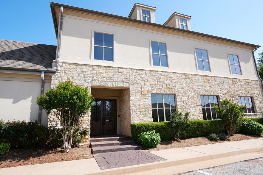 More Photos Of 5619 N Classen Blvd, Oklahoma City Office For Sale