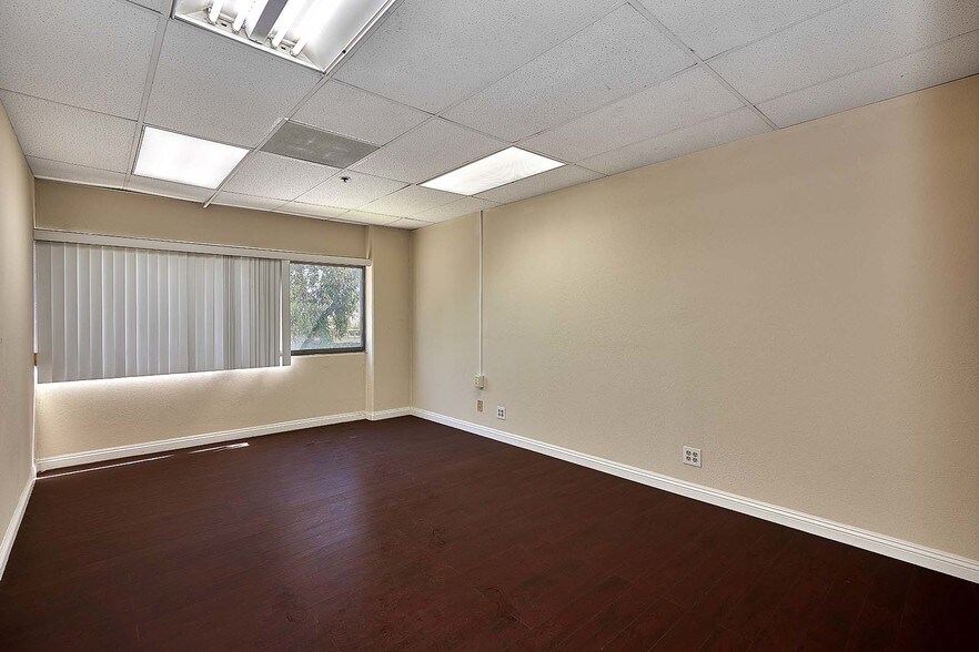 More Photos Of 13013-13017 166th St, Cerritos Warehouse For Lease