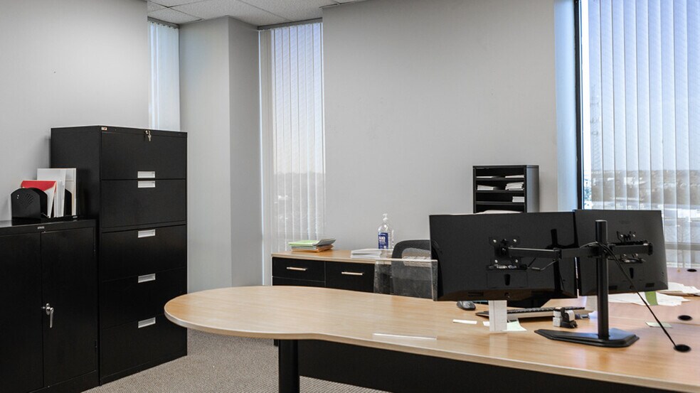 More Photos Of 558 S Central Expy, Richardson Office For Sale
