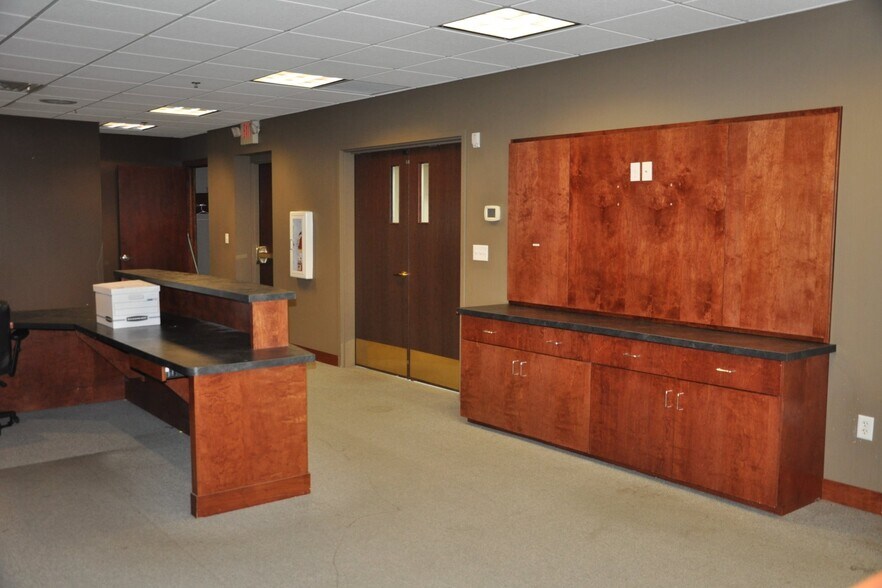 More Photos Of 4134 Deegan Ct, Monticello Office For Lease