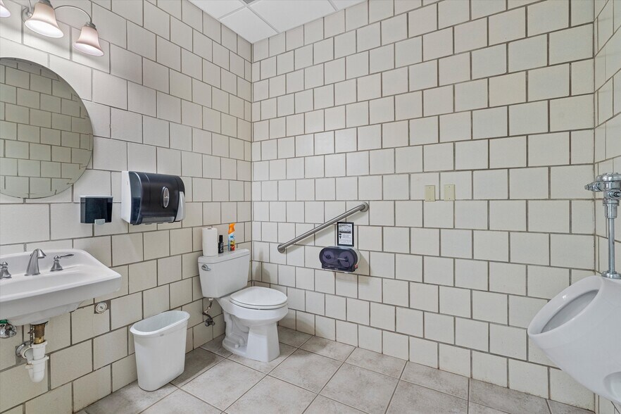 More Photos Of 1092 FM 3000, Elgin Specialty For Sale