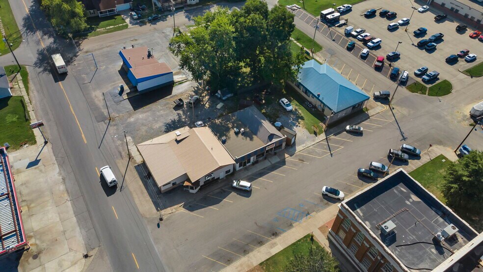 More Photos Of 25 W Tywappity St, Benton Restaurant For Sale