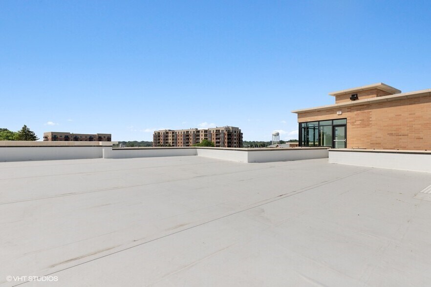 More Photos Of 440 E Hawley St, Mundelein Storefront Retail Office For Lease