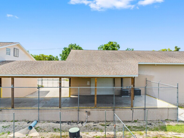 More Photos Of 9610 Harney Rd, Thonotosassa Warehouse For Sale