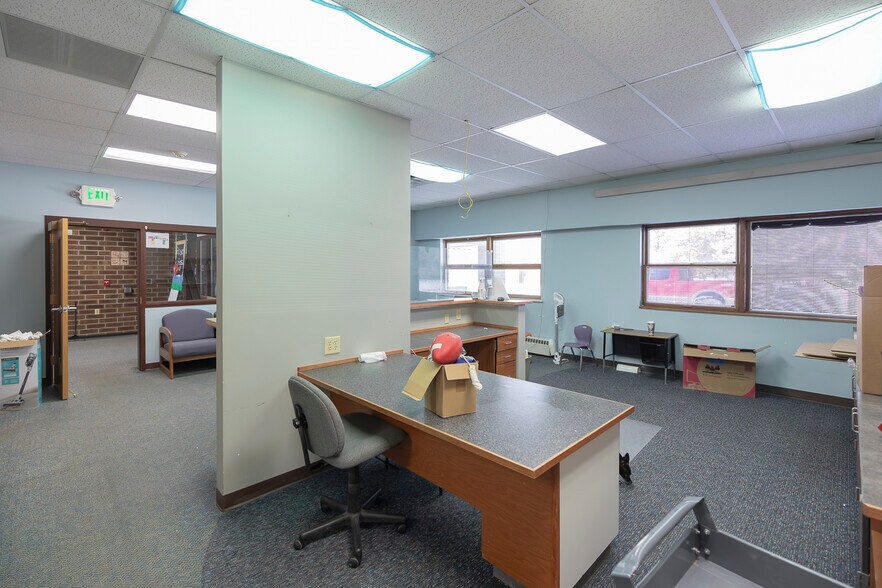 More Photos Of 202 Topaz Ave, Granby Schools For Sale