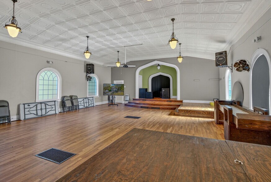 More Photos Of 2 Church St, Travelers Rest Religious Facility For Sale