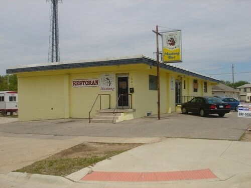 Primary Photo Of 1927 Jefferson St, Waterloo Bar For Sale