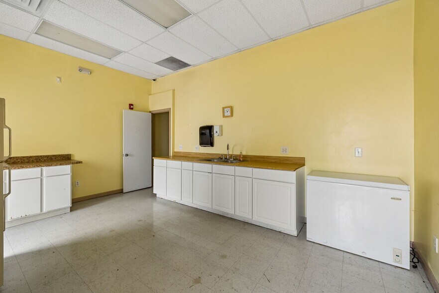 More Photos Of 2400 Highland Ave, Columbia Daycare Center For Sale