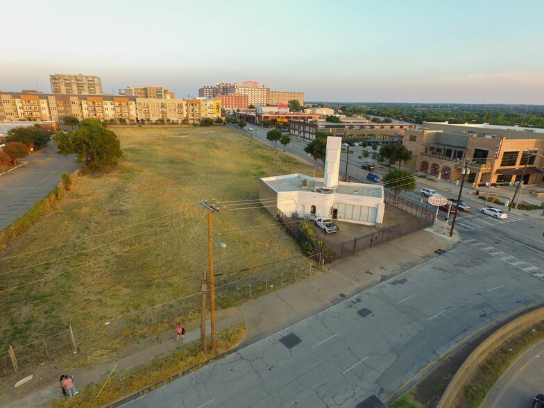 More Photos Of 904 Cadiz St, Dallas Office For Sale