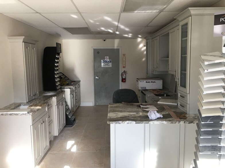 More Photos Of 2414 Andalusia Blvd, Cape Coral Manufacturing For Sale