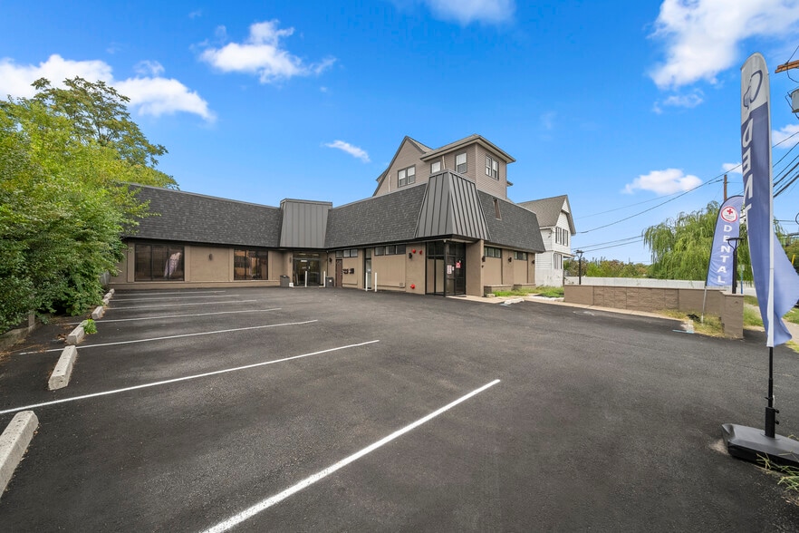 Primary Photo Of 35 Pangborn Pl, Hackensack Medical For Lease