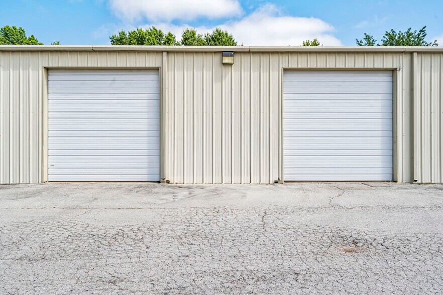 More Photos Of 5410 S Daniel St, Battlefield Manufacturing For Sale