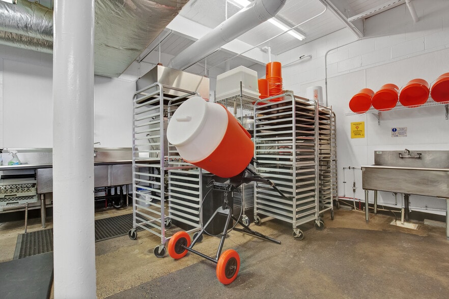 More Photos Of 5003 N Lombard St, Portland Restaurant For Lease