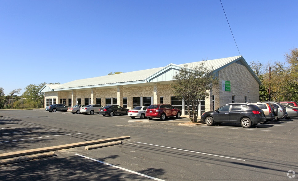 More Photos Of 805 W University Ave, Georgetown Storefront For Lease