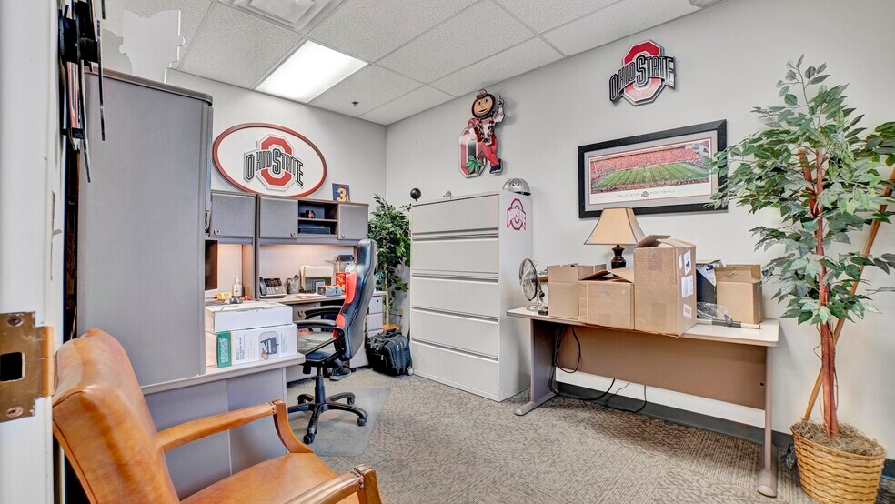 More Photos Of 961 N Main St, Mansfield Warehouse For Lease