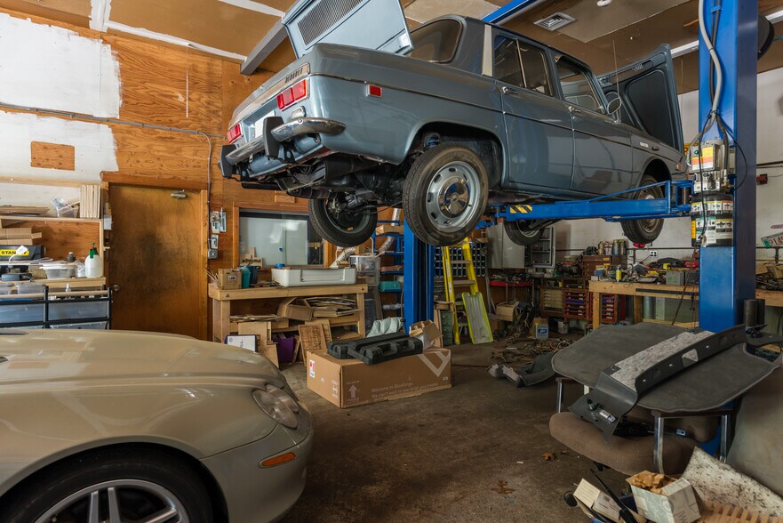 More Photos Of 7 Colonel Dr, Bourne Auto Repair For Sale