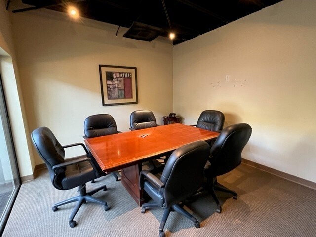More Photos Of 3333 W Kennedy Blvd, Tampa Loft Creative Space For Lease