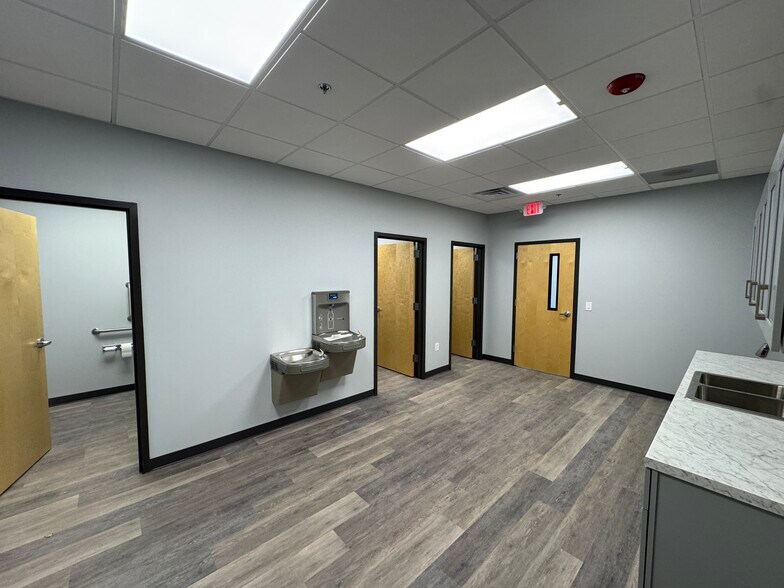 More Photos Of 1418 Poplar Ln, Nashville Manufacturing For Lease