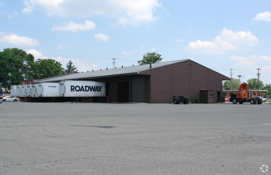 More Photos Of 3333 W Saint Joseph St, Lansing Truck Terminal For Lease