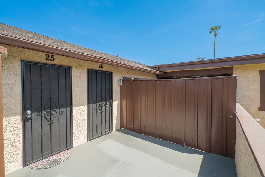 More Photos Of 918 Romneya Dr, Anaheim Apartments For Sale