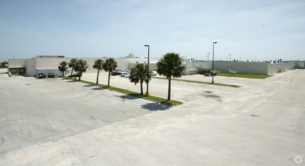 More Photos Of 959-991 E Eau Gallie Blvd, Melbourne Supermarket For Lease