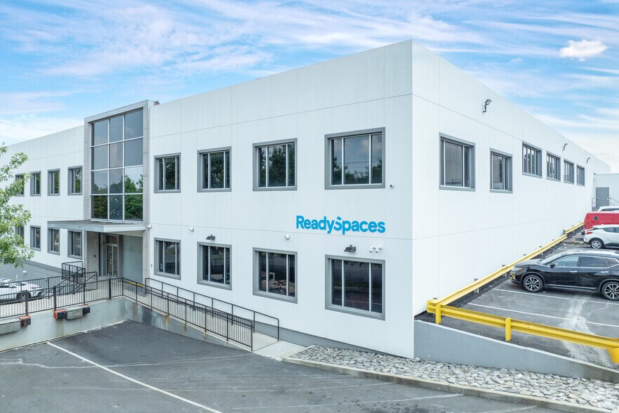 More Photos Of 250 E Sandford Blvd, Mount Vernon Warehouse For Lease