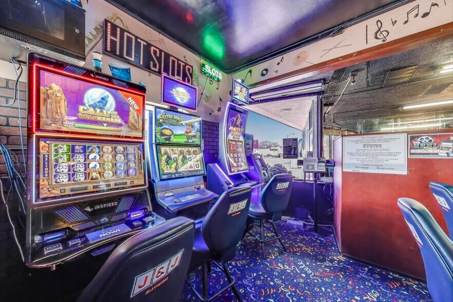 More Photos Of 1715 W Roosevelt Rd, Broadview General Retail For Lease