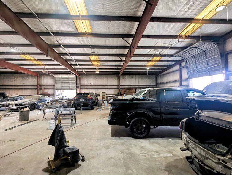 More Photos Of 5320 W Parkway St, Groves Industrial For Sale