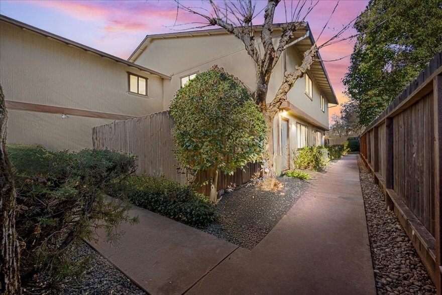 More Photos Of 3337 La Canada Dr, Cameron Park Apartments For Sale