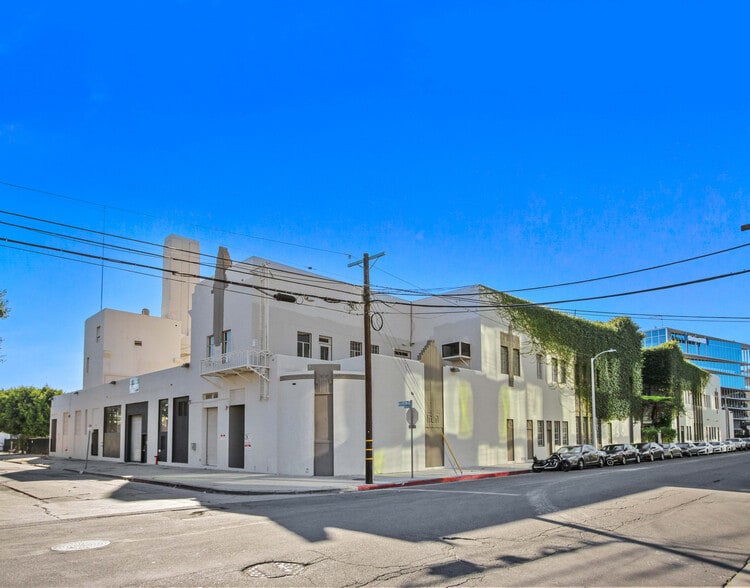 More Photos Of 7000 Romaine St, Los Angeles Showroom For Lease