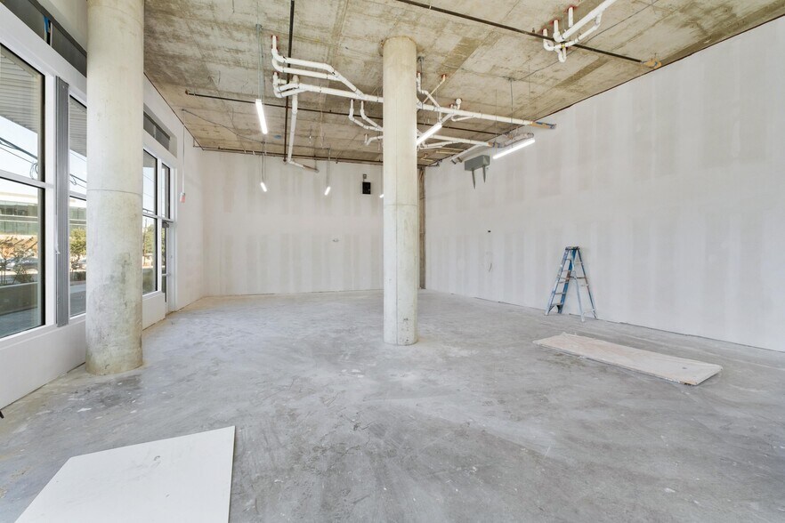 More Photos Of 2323 S Lamar Blvd, Austin Apartments For Lease
