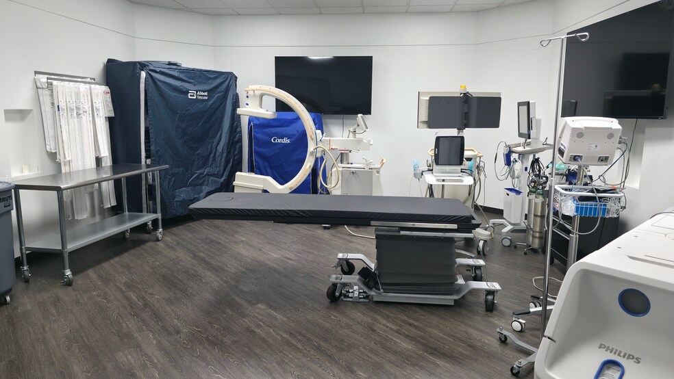 More Photos Of 1815 W Saint Marys Rd, Tucson Medical For Sale