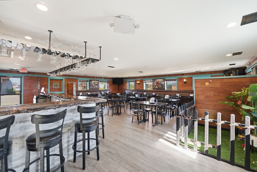 More Photos Of 1404 E College Dr, Marshall General Retail For Sale