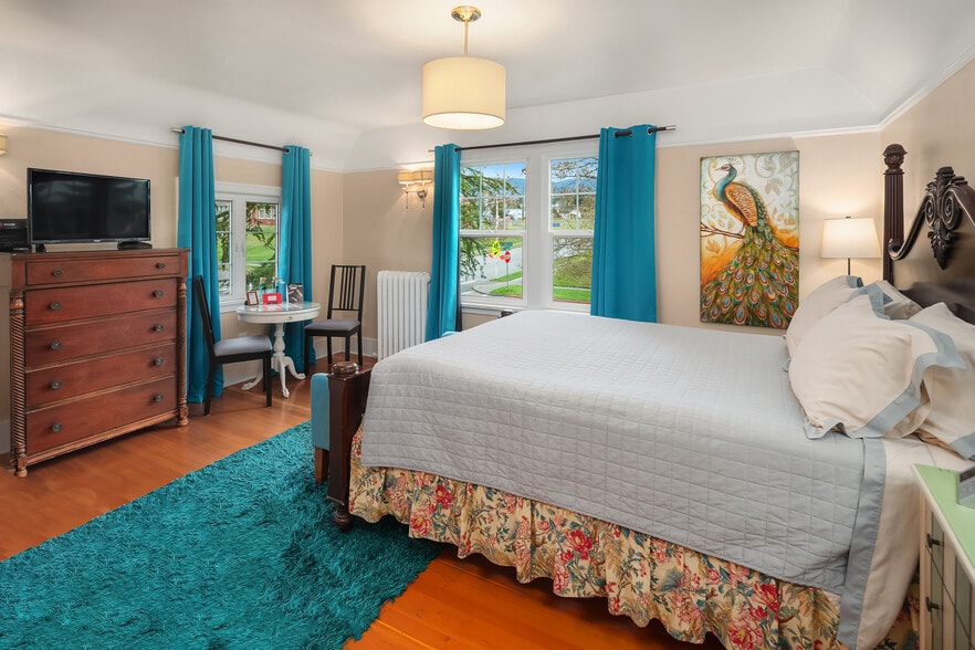 More Photos Of 131 E 12th St, Port Angeles Hotel For Sale